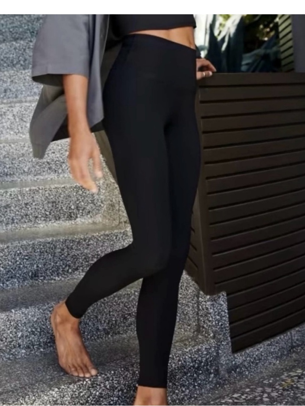 Everlane Black High-Waist Leggings — Sleek Everyday Staple